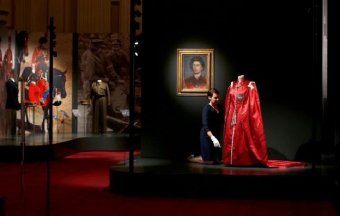Queen Elizabeth`s dresses on show to mark 90th birthday 